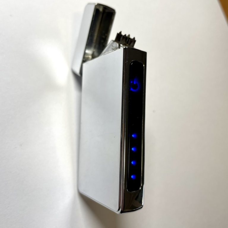 usb-vzigalnik-dark-knight-razstavni-eksponat-3 Električni vžigalnik Dark Knight - Silver - razstavni eksponat - slika 3